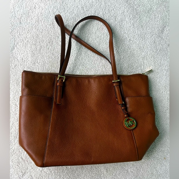 Micheal Kors Purse - Picture 1 of 3